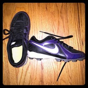 ⚾️ NIKE softball cleats - size 2.5 ⚾️